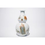 A Chinese famille rose double gourd vase, Hongxian mark, 20th C. H.: 18 cm Condition reports and