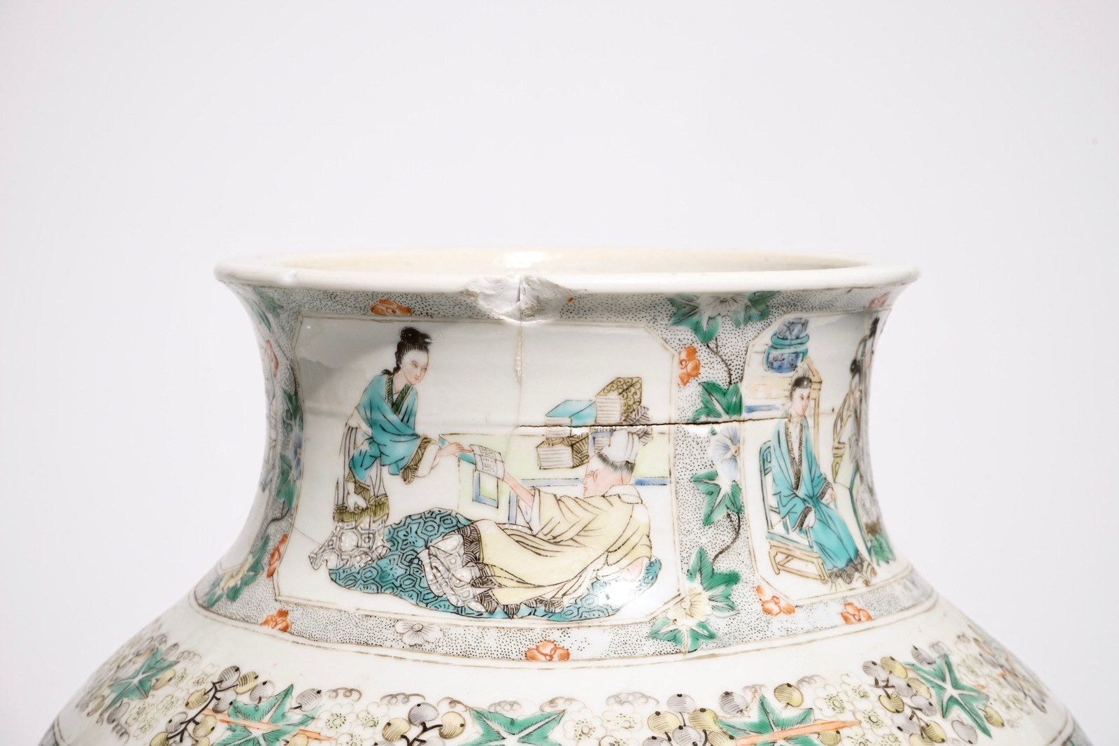 A Chinese Canton famille verte vase, a famille rose flowerpot and a baluster vase, 18/19th C H.: - Image 7 of 7