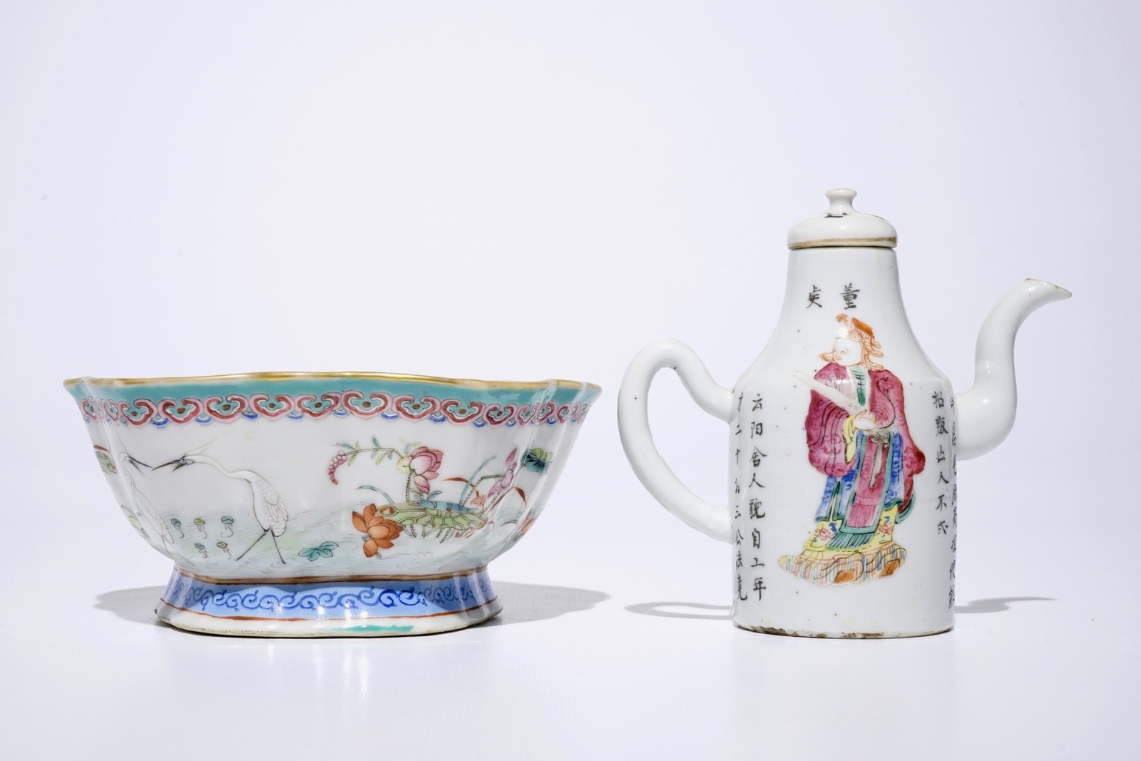 A Chinese famille rose wu shuang pu jug and a bowl with mandarin ducks, 19th C. Dim.: H.: 13 cm (the - Image 4 of 7