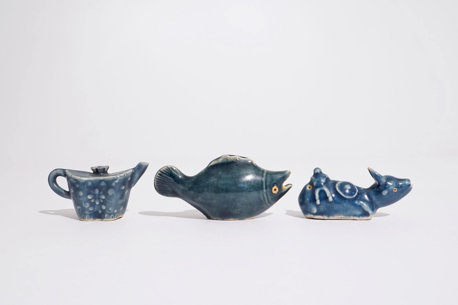 Three Chinese monochrome blue waterdroppers, 19/20th C. H.: 5 cm - L.: 10,5 cm - W.: 3,5 cm (the - Image 4 of 7