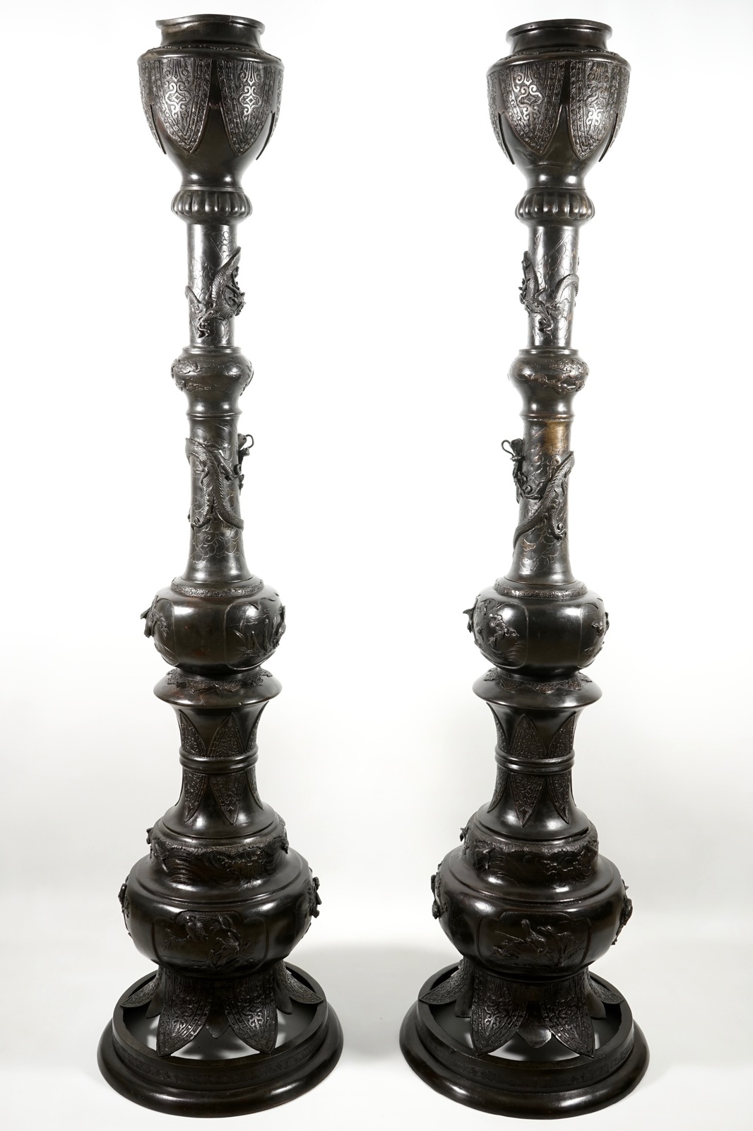 A pair of very tall Japanese bronze floor lamp columns, Meiji, 19th C. H.: 177 cm Condition - Image 2 of 10