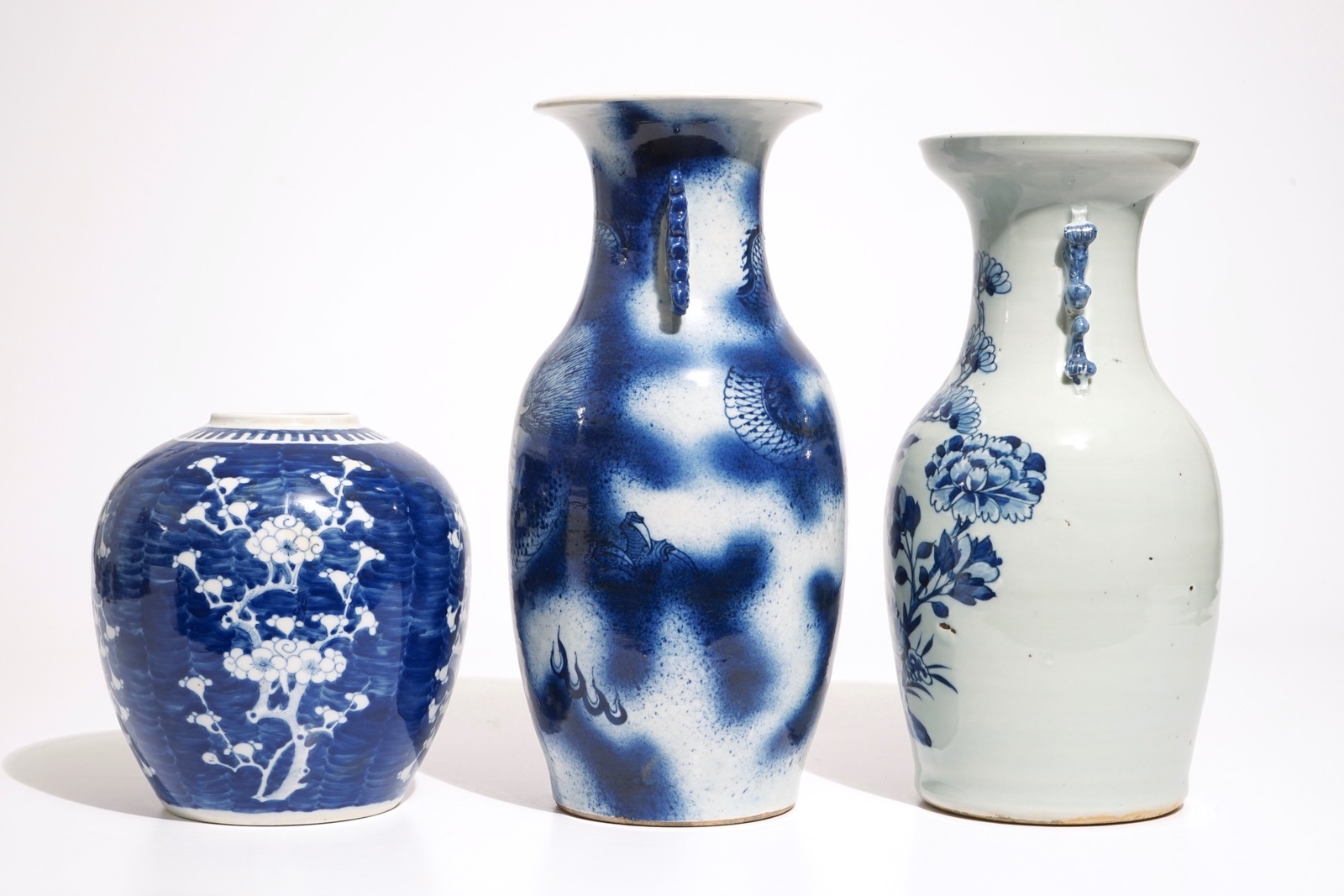 A Chinese blue and white dragon vase, a floral vase and a ginger jar, 19th C. H.: 44 cm (the - Image 4 of 6