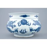 A blue and white Chinese censer with fighting dragons, Kangxi Dia.: 20,5 cm - H.: 14,5 cm