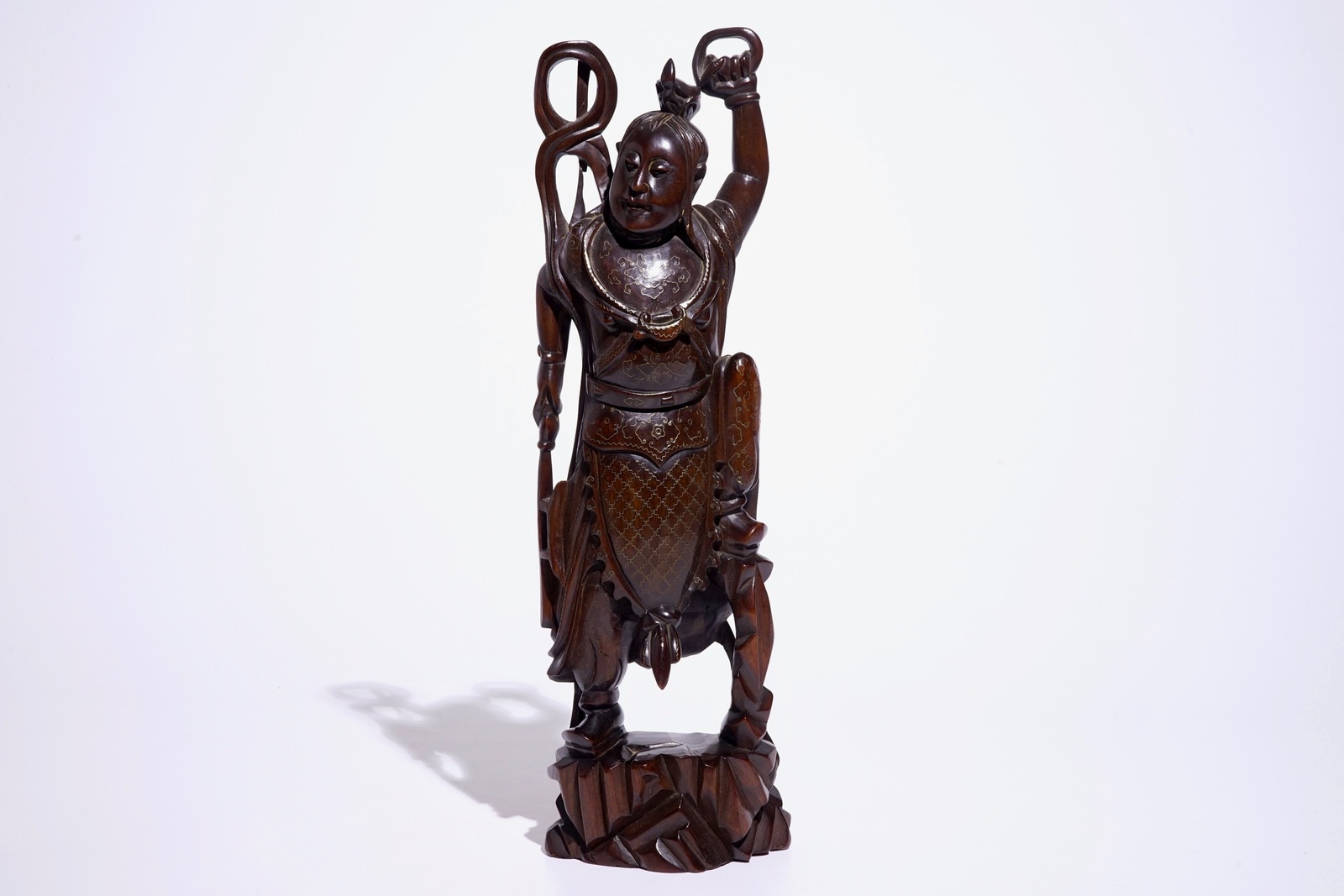 A large Chinese carved and inlaid wood figure, 19/20th C. H.: 43 cm Condition reports and high - Image 2 of 7
