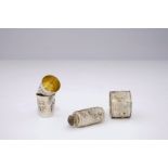 A pair of Chinese silver wine cups, a shaker and a napkin ring, 19/20th C. Dia.: 3,5 - H.: 4 cm (the