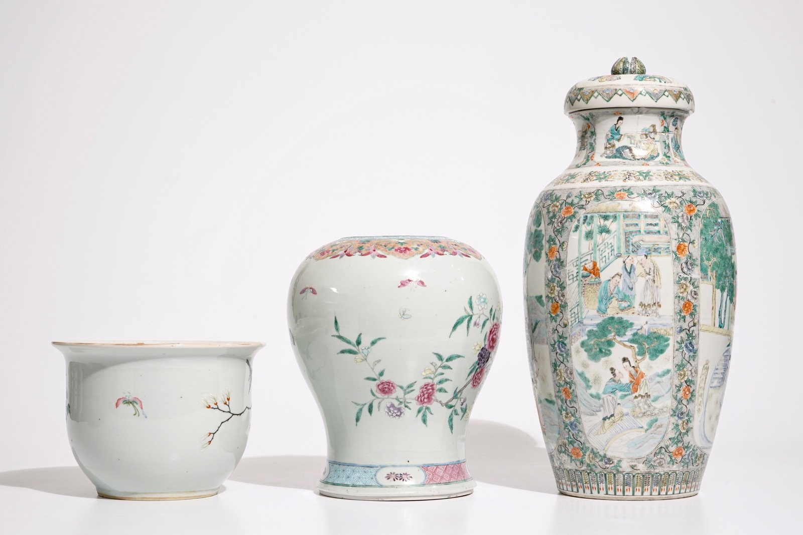 A Chinese Canton famille verte vase, a famille rose flowerpot and a baluster vase, 18/19th C H.: - Image 3 of 7