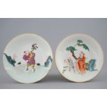 A pair of Chinese famille rose European subject plates, Qianlong/Jiaqing, 18/19th C. Dia.: 15,5 cm