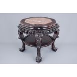 A large round Chinese carved wood stand with marble inset, 19th C. Dia.: 66 cm - H.: 56 cm Condition