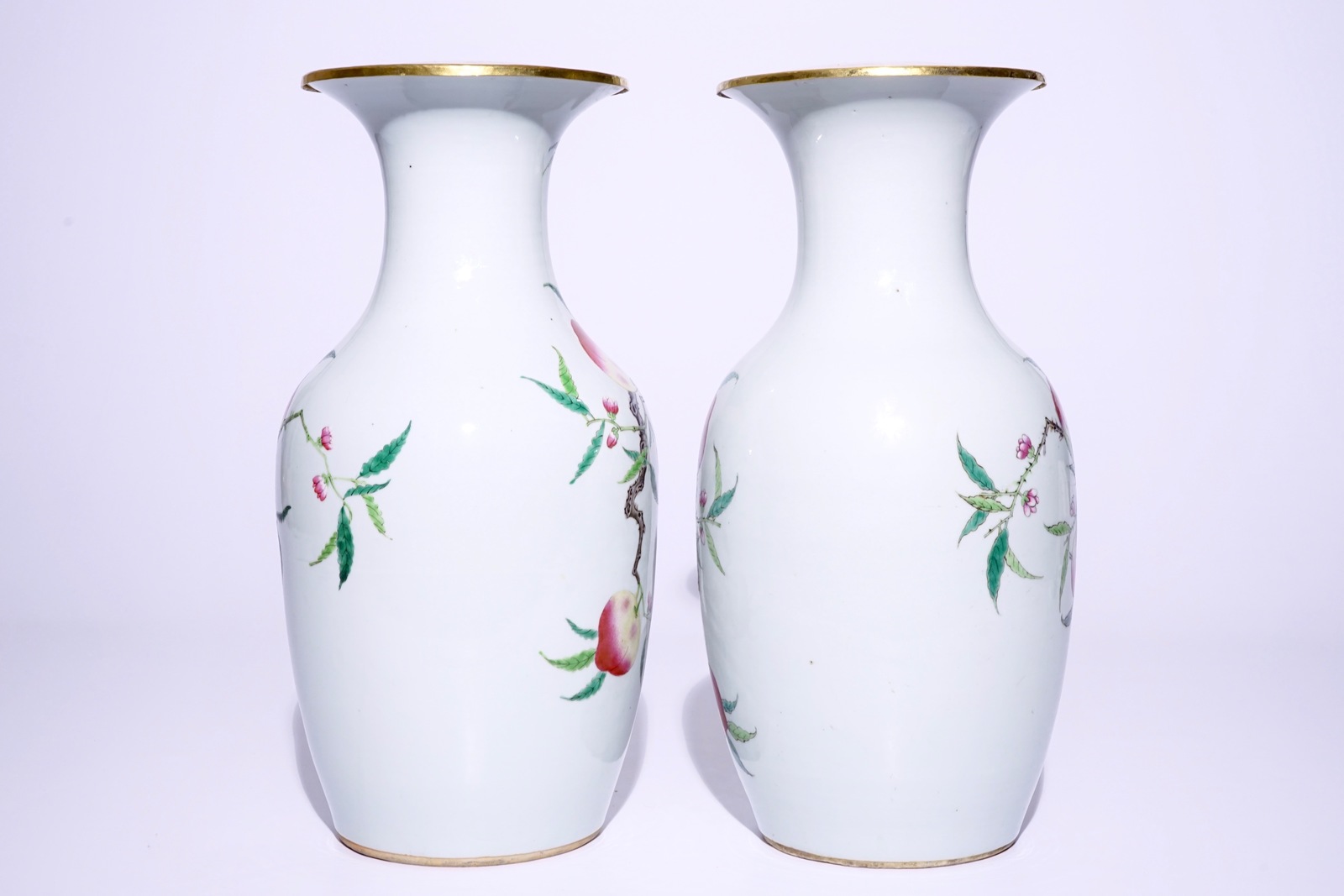 A pair of Chinese famille rose "nine peaches" vases, 19th C. H.: 43 cm Condition reports and high - Bild 3 aus 6