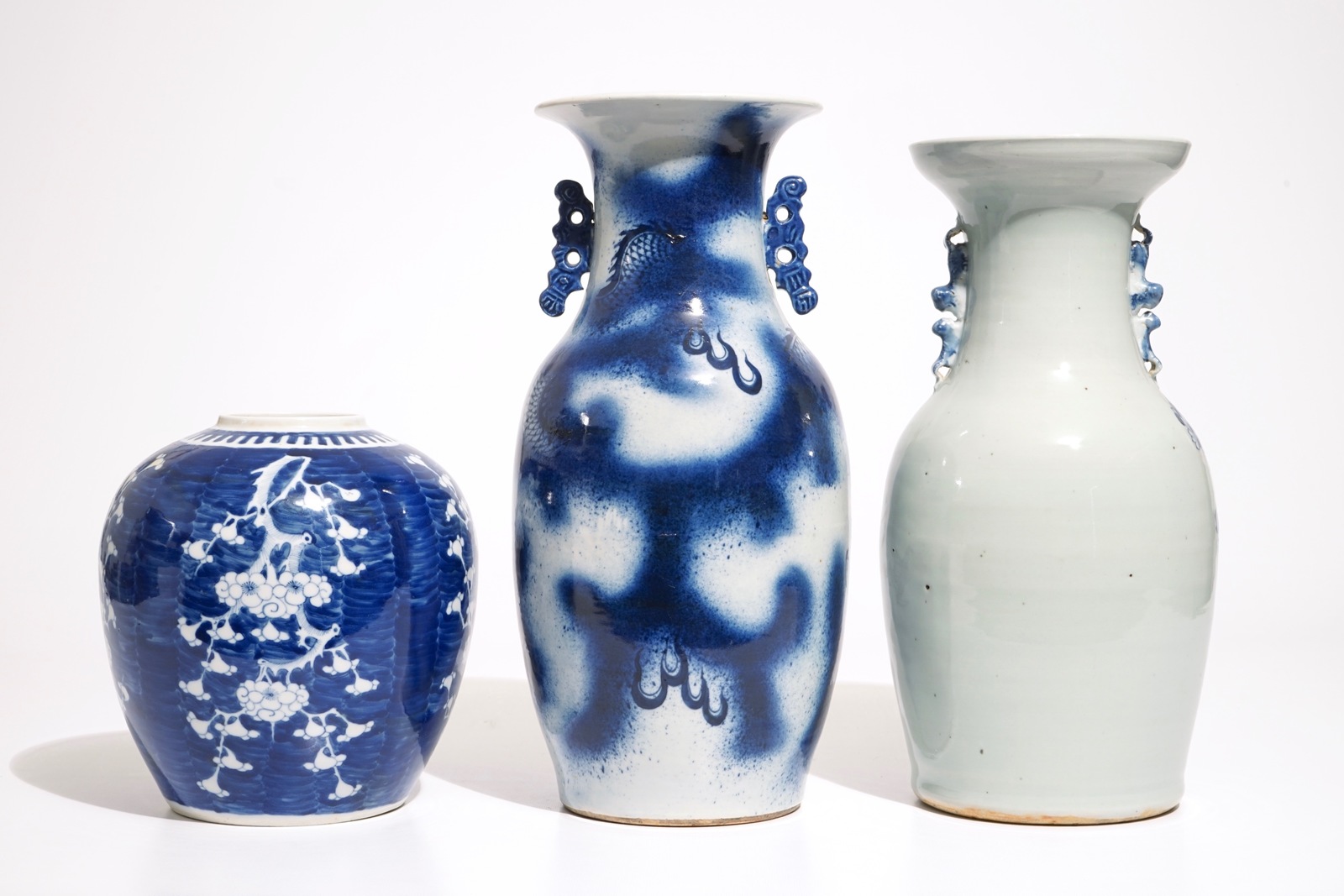 A Chinese blue and white dragon vase, a floral vase and a ginger jar, 19th C. H.: 44 cm (the - Image 3 of 6