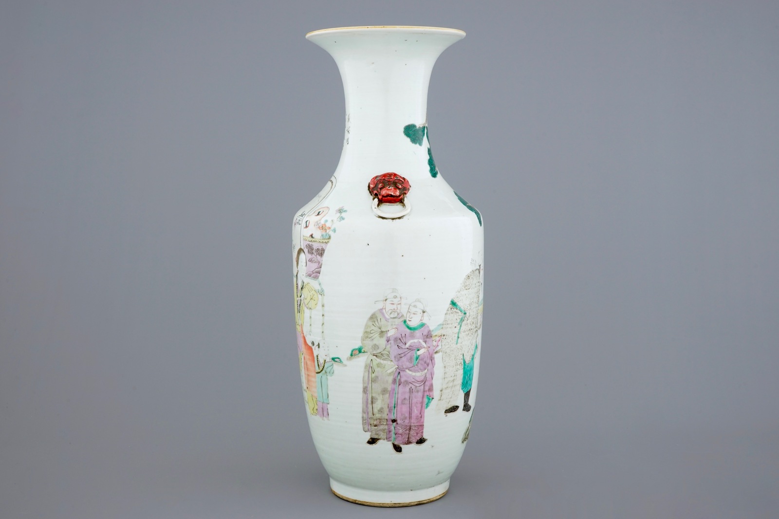 A Chinese mixed qianjiang cai and famille rose vase, 19/20th C. H.: 61 cm Condition reports and high - Image 2 of 6