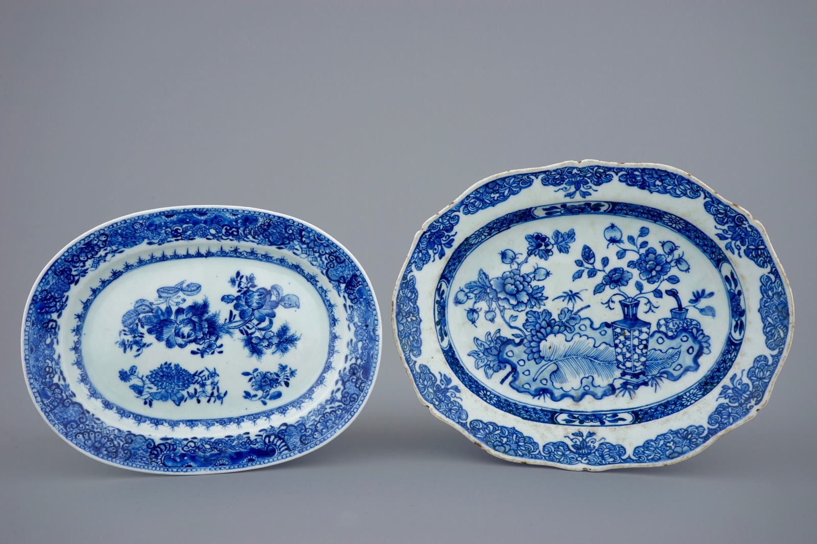 Two Chinese blue and white oval dishes and a plate, Qianlong Dia.: 28 cm (the round plate) Condition - Image 2 of 5