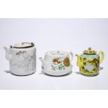 Three Chinese teapots and covers, 19th C. Dim.: L.: 15 cm - W.: 11,5 cm - H.: 13 cm (the largest