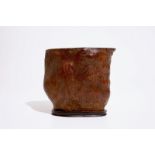 A Chinese rootwood brushpot, 19/20th C. H.: 13 cm Provenance: The collection of an engineer,