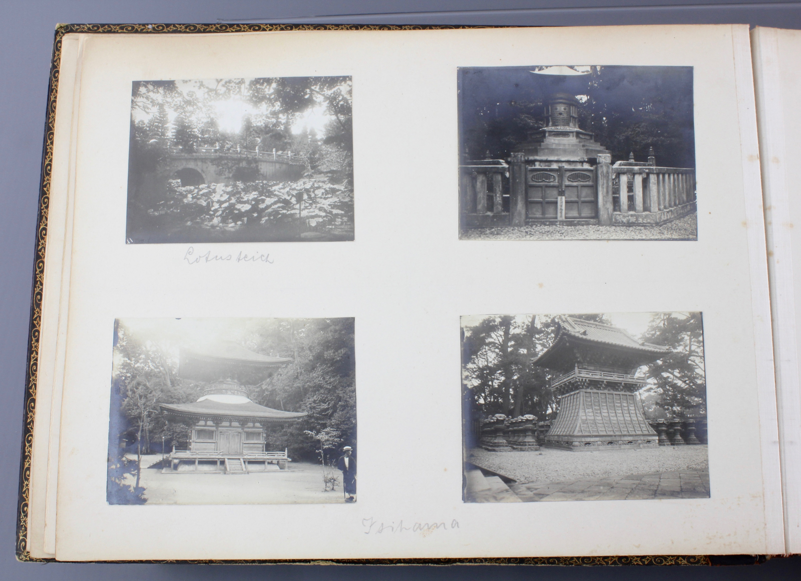 An album with photos of Chine and Japan, ca. 1900 A nice probably Japanese laquer covered album with - Image 10 of 44