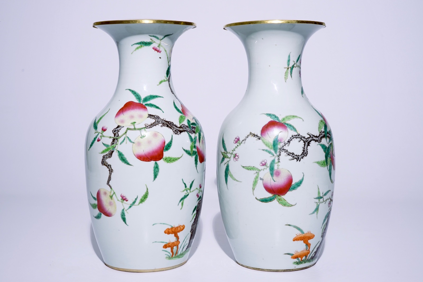 A pair of Chinese famille rose "nine peaches" vases, 19th C. H.: 43 cm Condition reports and high - Bild 4 aus 6