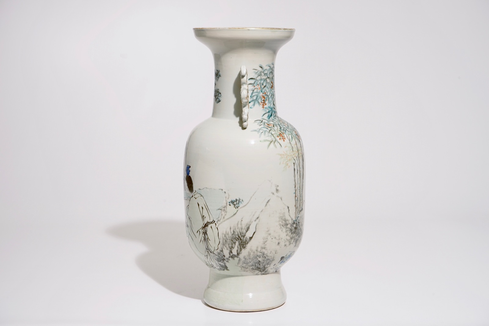 A Chinese qianjiang cai vase with a scene of go-players, 19/20th C. H.: 57 cm Condition reports - Image 4 of 6