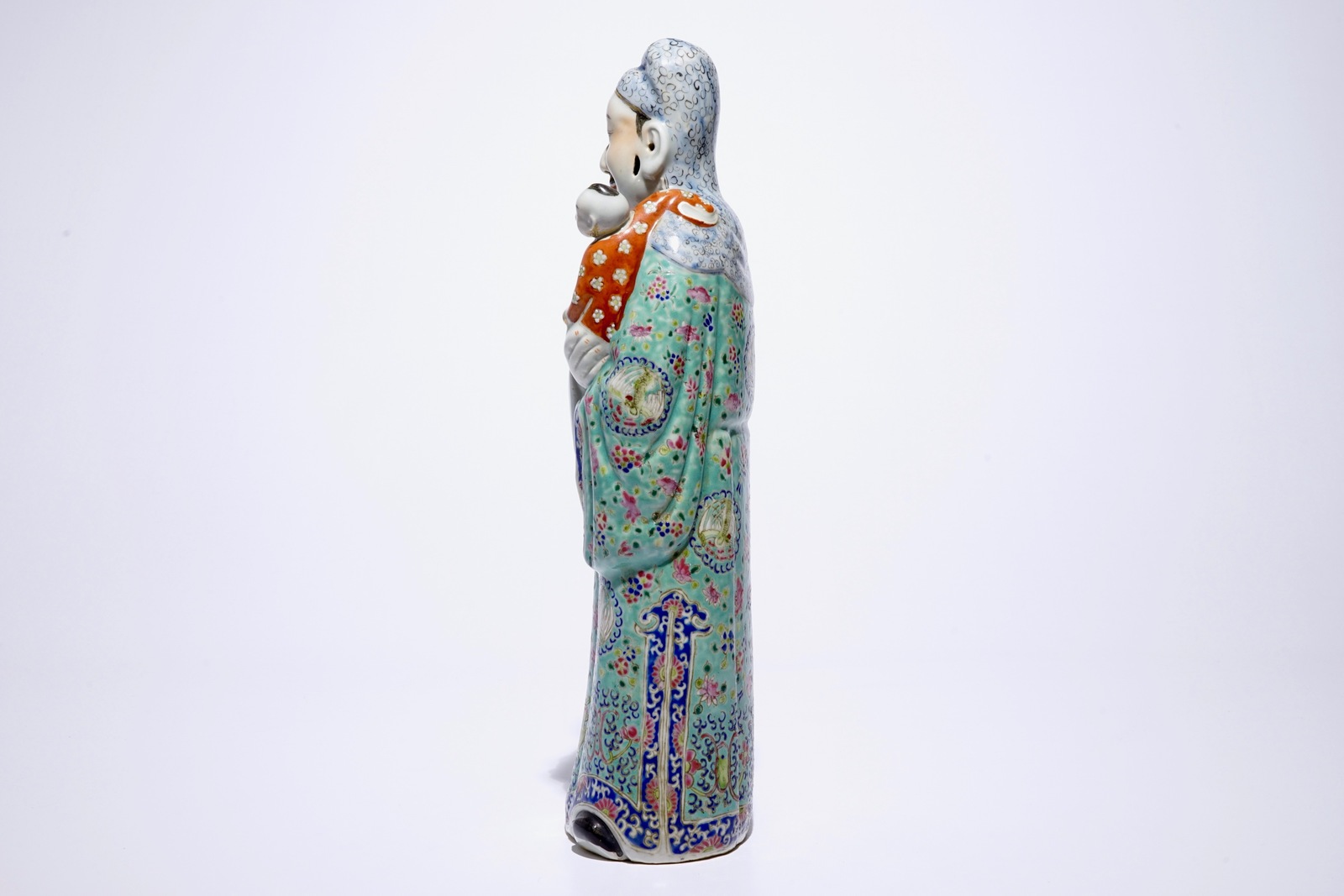 Two Chinese famille rose figures of immortals and a white-glazed model of Buddha, 19/20th C. H.: - Image 4 of 14