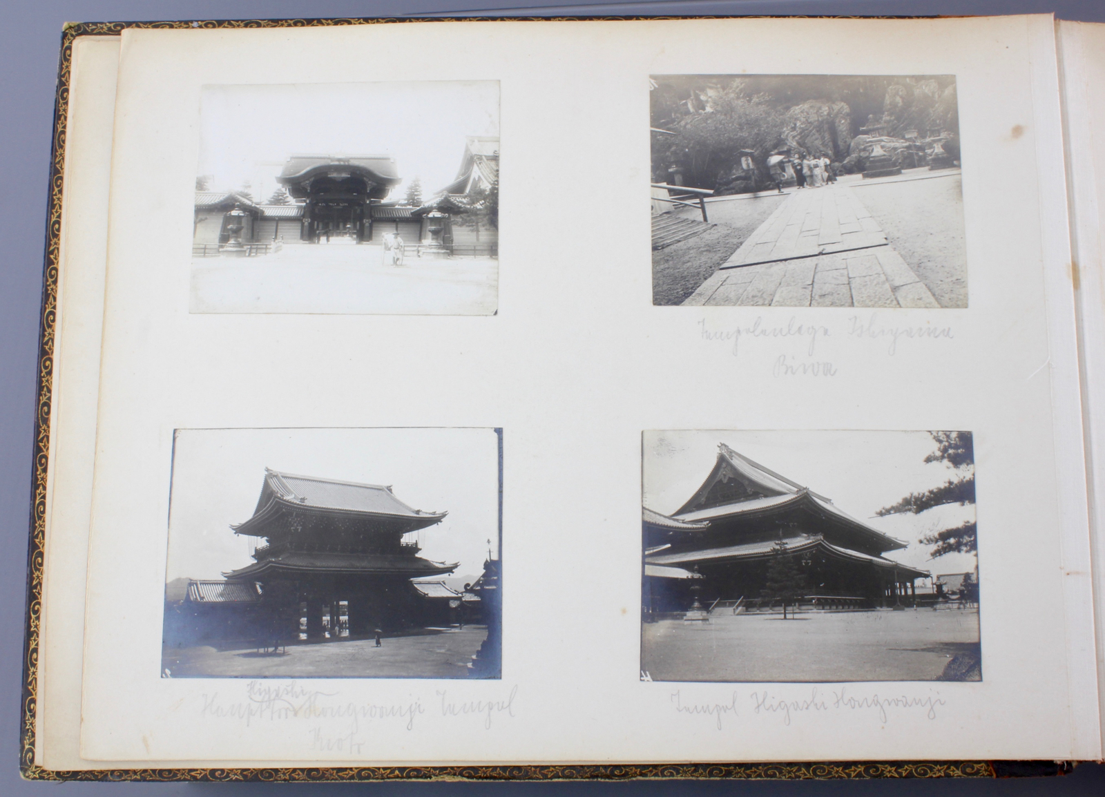 An album with photos of Chine and Japan, ca. 1900 A nice probably Japanese laquer covered album with - Image 9 of 44