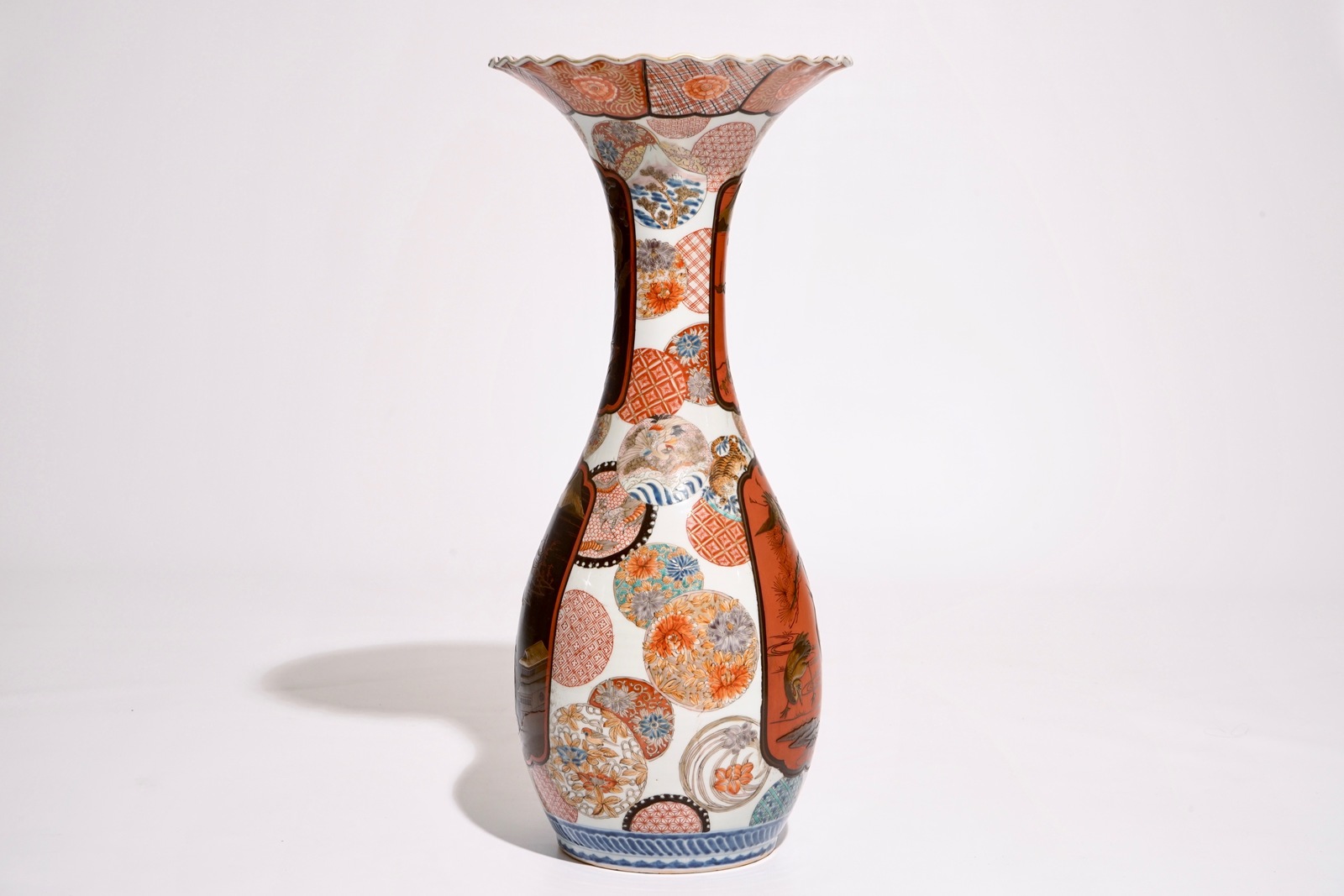 A Japanese Imari vase with lacquer reserves, Meiji, 19th C. H.: 62 cm Condition reports and high - Image 2 of 6