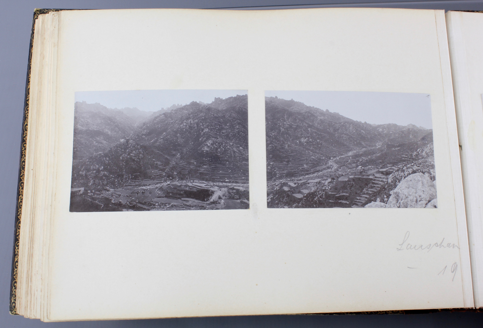 An album with photos of Chine and Japan, ca. 1900 A nice probably Japanese laquer covered album with - Image 24 of 44