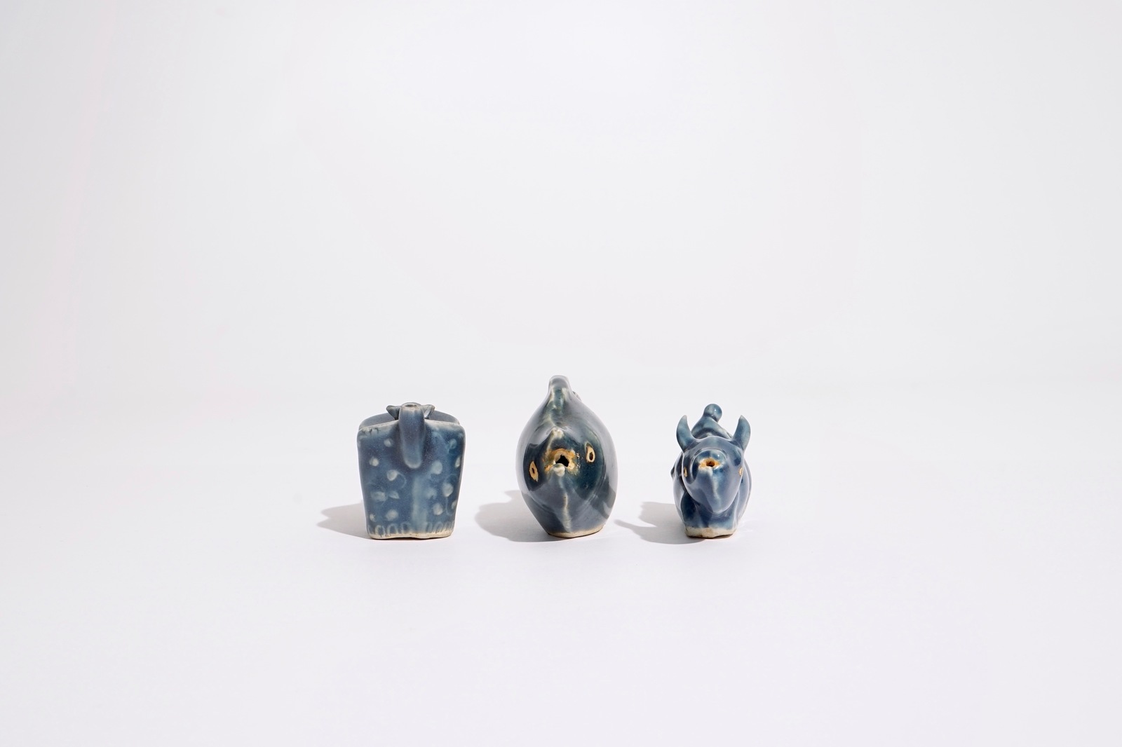 Three Chinese monochrome blue waterdroppers, 19/20th C. H.: 5 cm - L.: 10,5 cm - W.: 3,5 cm (the - Image 3 of 7