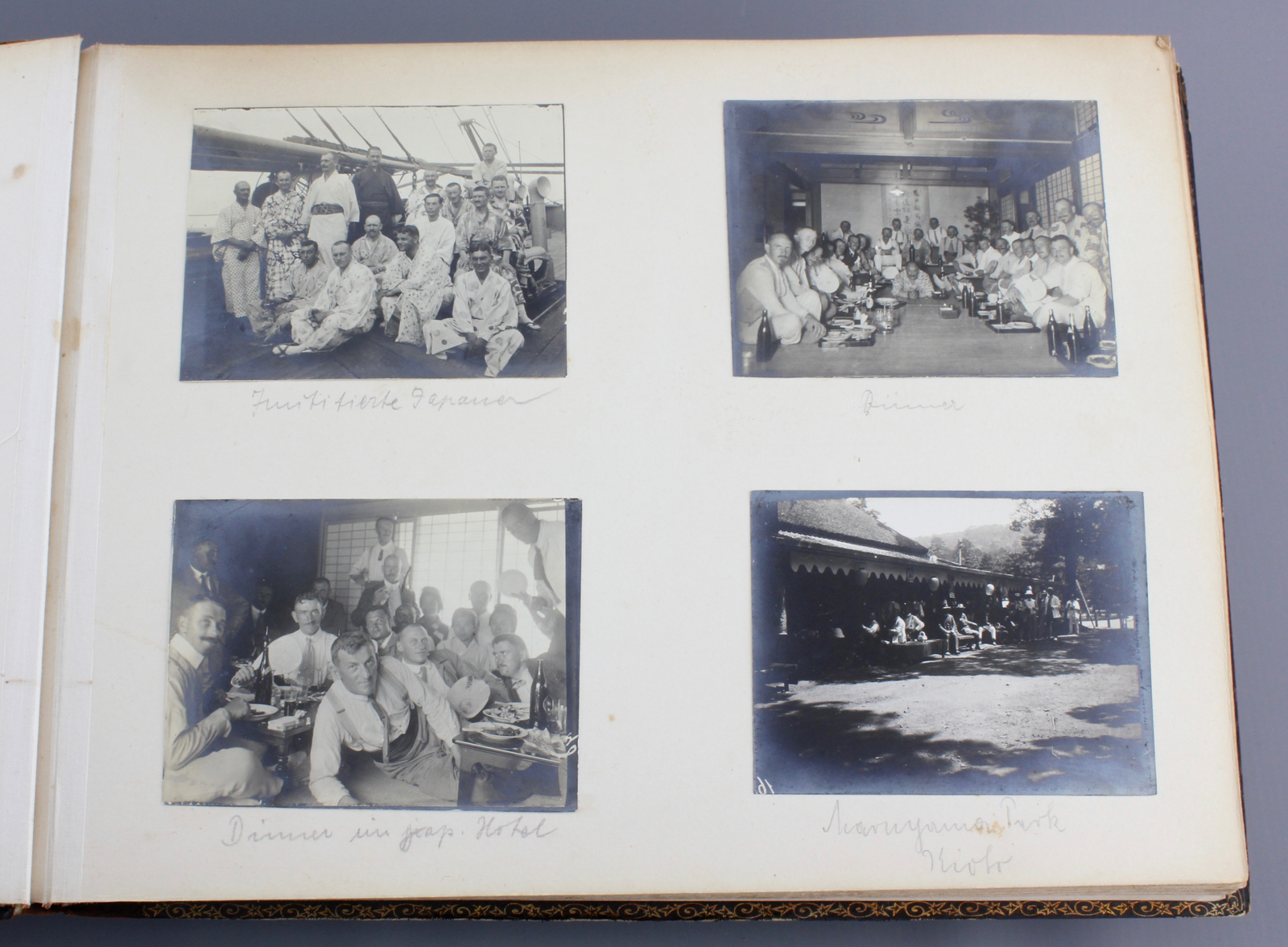 An album with photos of Chine and Japan, ca. 1900 A nice probably Japanese laquer covered album with - Image 29 of 44