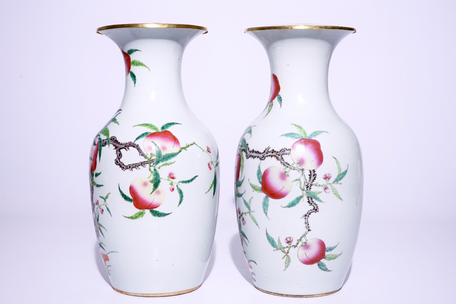 A pair of Chinese famille rose "nine peaches" vases, 19th C. H.: 43 cm Condition reports and high - Bild 2 aus 6