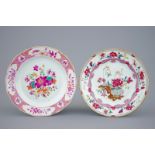 Two floral Chinese famille rose plates, Qianlong Dia.: 23,5 cm Condition reports and high resolution