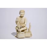 A Japanese ivory okimono of a vegetable seller, Meiji, early 20th C. H.: 15,5 cm Condition reports