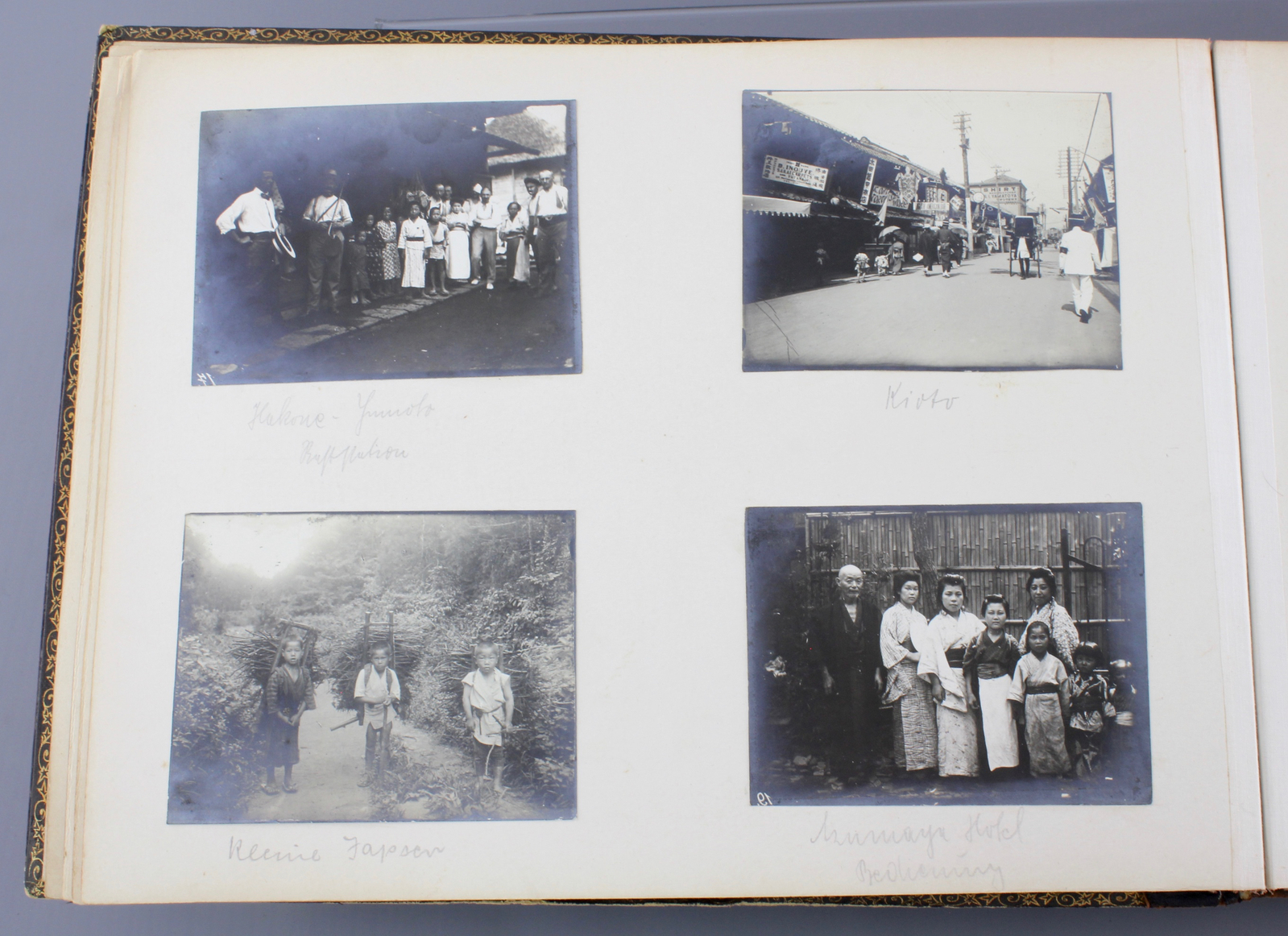 An album with photos of Chine and Japan, ca. 1900 A nice probably Japanese laquer covered album with - Image 13 of 44
