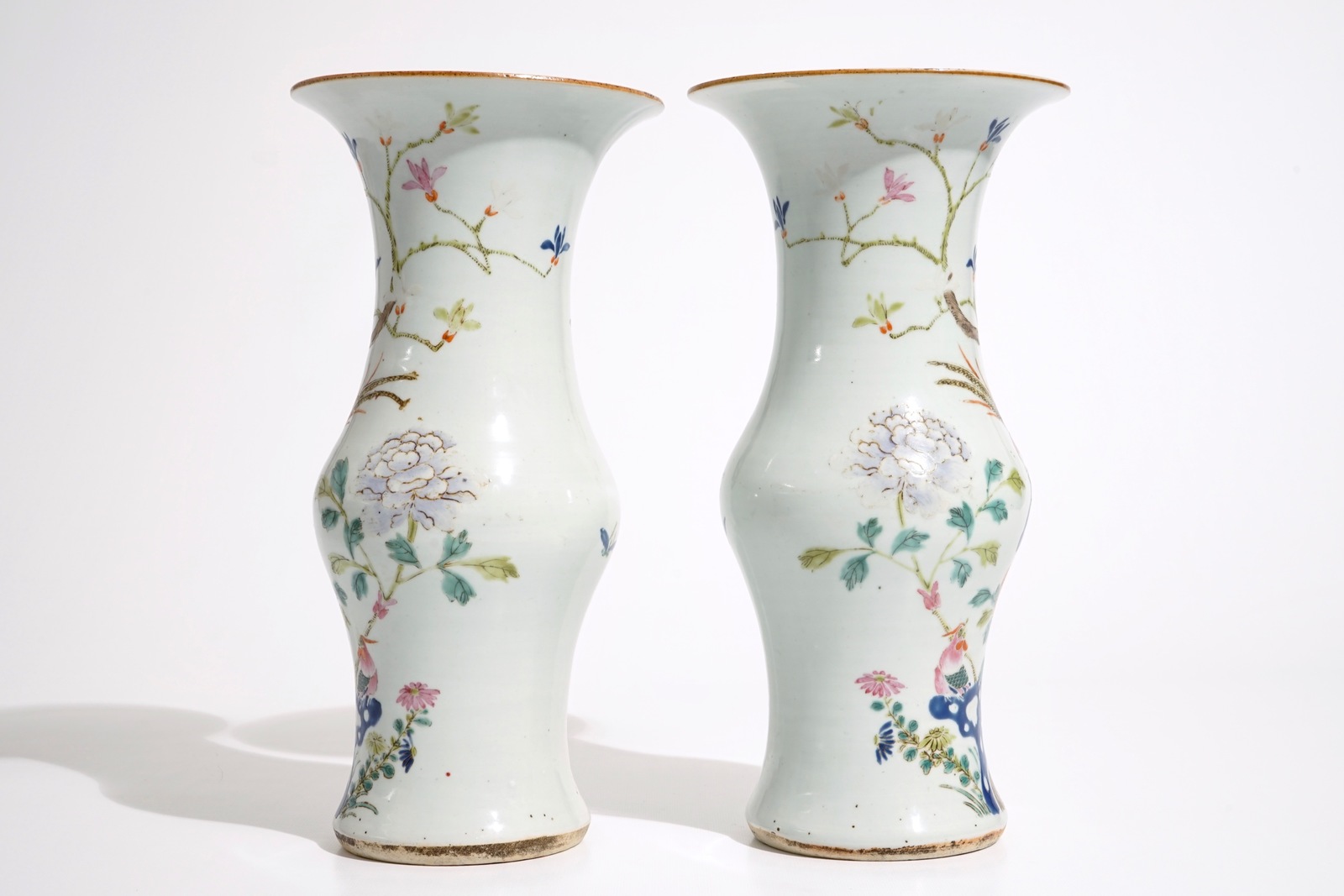 A pair of Chinese famille rose yenyen vases with pheasants, 19th C. H.: 37 cm Condition reports - Image 4 of 6