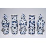 A five-piece Chinese blue and white garniture with dragons, 19th C. H.: 31 cm - H.: 31,5 cm (incl.