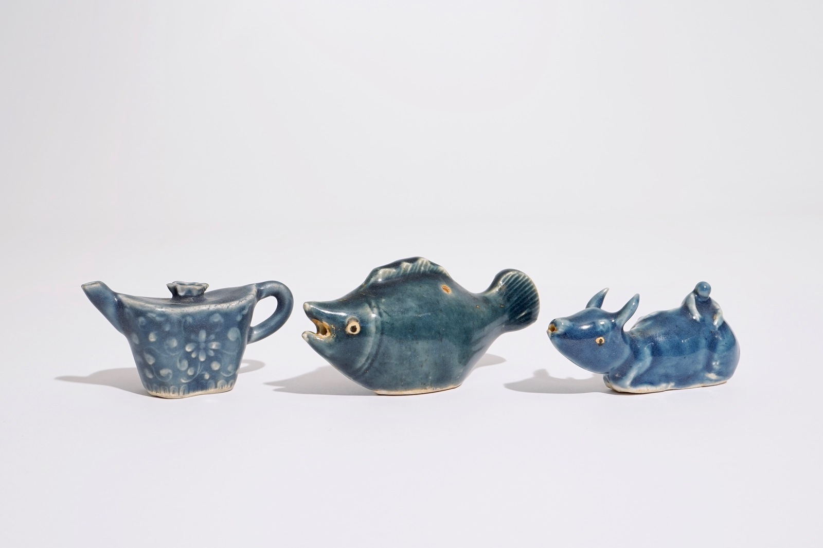 Three Chinese monochrome blue waterdroppers, 19/20th C. H.: 5 cm - L.: 10,5 cm - W.: 3,5 cm (the