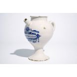 A large Dutch Delft blue and white wet drug jar "S. De Pomis Laxat", 18th C. H.: 27,5 cm Condition
