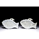 A pair of white Dutch Delft fish-shaped strainers, 18th C. Dim.: L.: 18 cm - W.: 11,5 cm - H.: 3