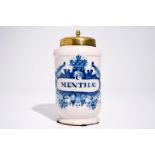 A Dutch Delft blue and white albarello-shaped pharmacy drug jar, 18th C. H.: 20,5 cm - Dia.: 11 cm