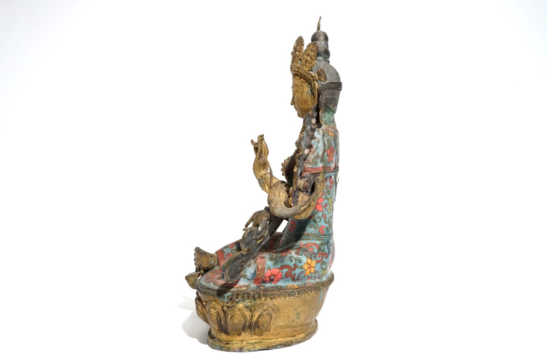 A large Chinese gilt bronze and cloisonné figure of Green Tara, 19th C. - Image 2 of 10