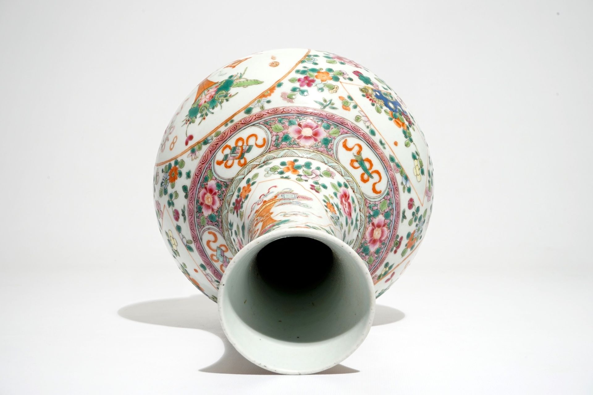 A Chinese famille rose bottle vase, Guangxu mark, 20th C. - Image 5 of 6