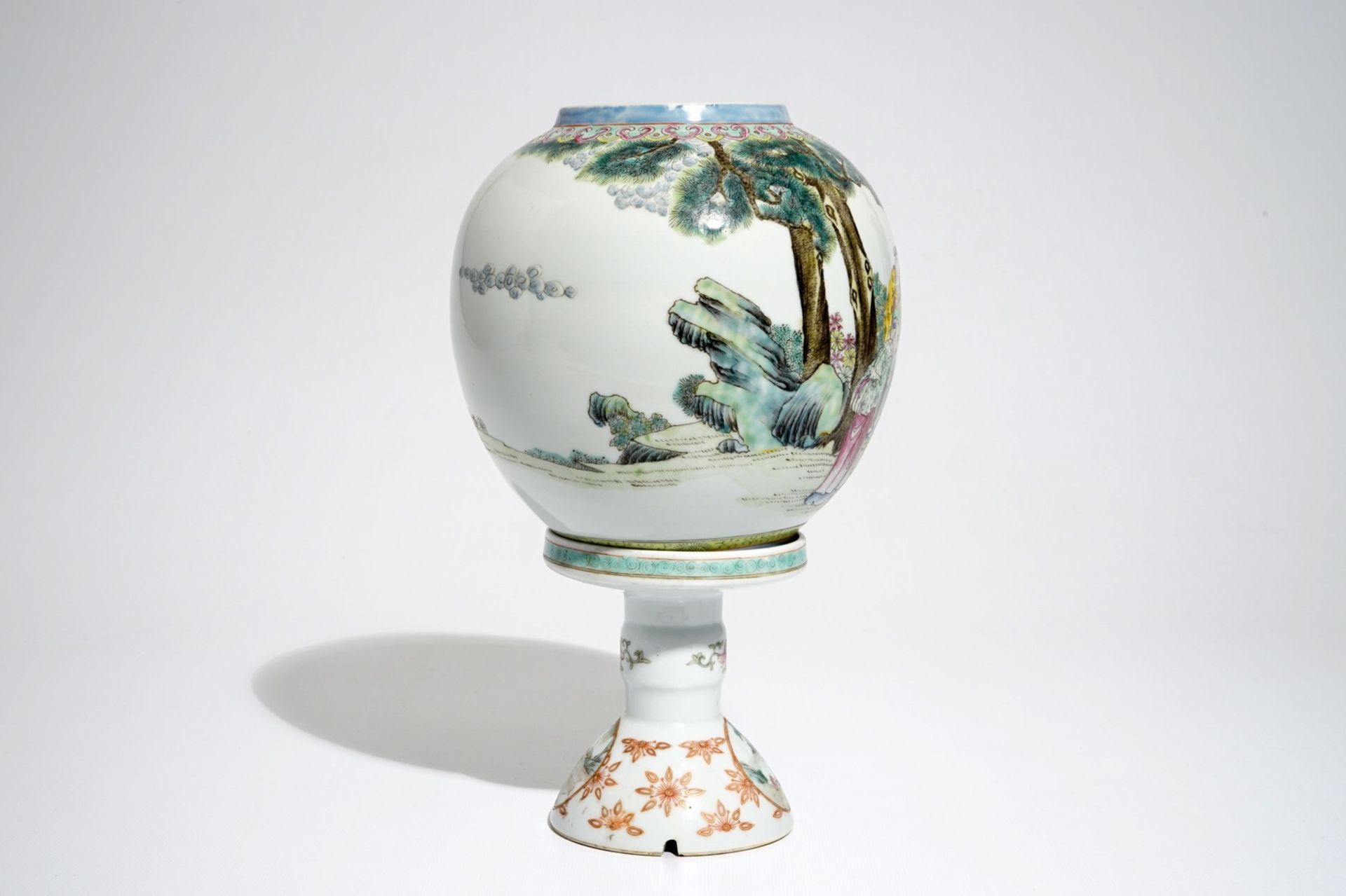 A Chinese famille rose eggshell porcelain lantern on stand, Republic, 20th C. - Image 4 of 6