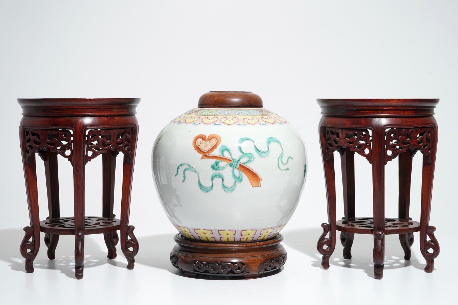 A Chinese famille rose jar and cover, with a pair of wooden stands, 19/20th C. - Image 3 of 6