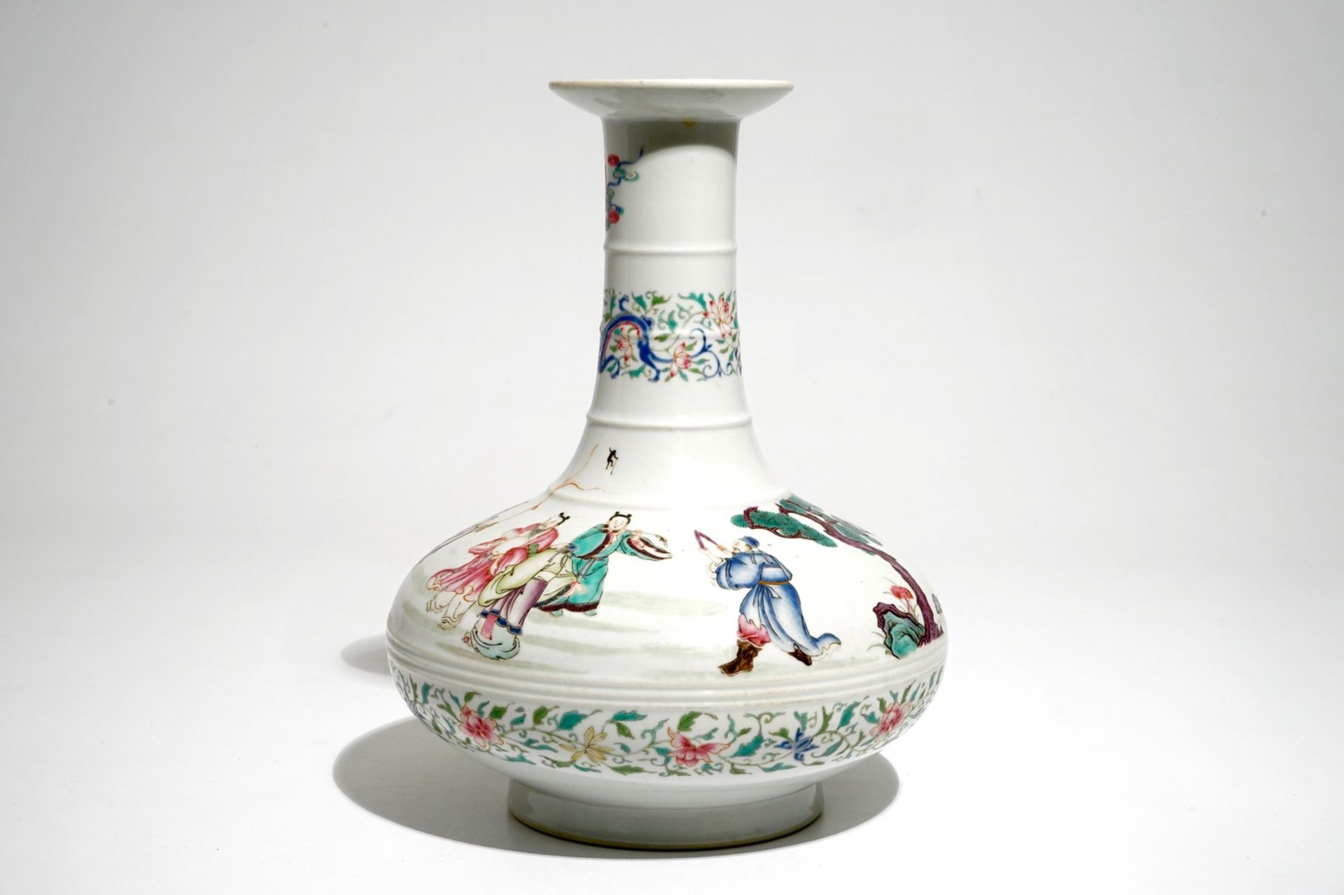 A Chinese famille rose vase with the eight immortals, 20th C. - Image 8 of 10