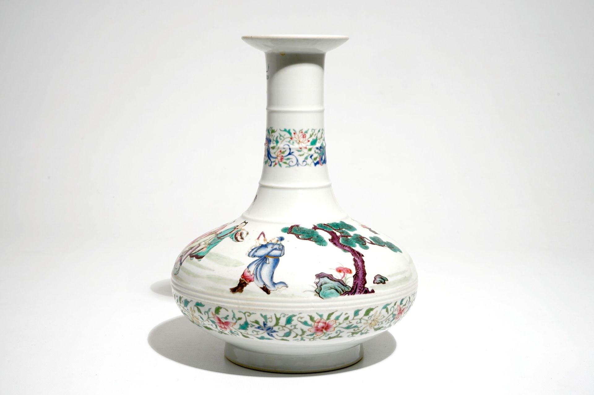 A Chinese famille rose vase with the eight immortals, 20th C. - Image 4 of 10