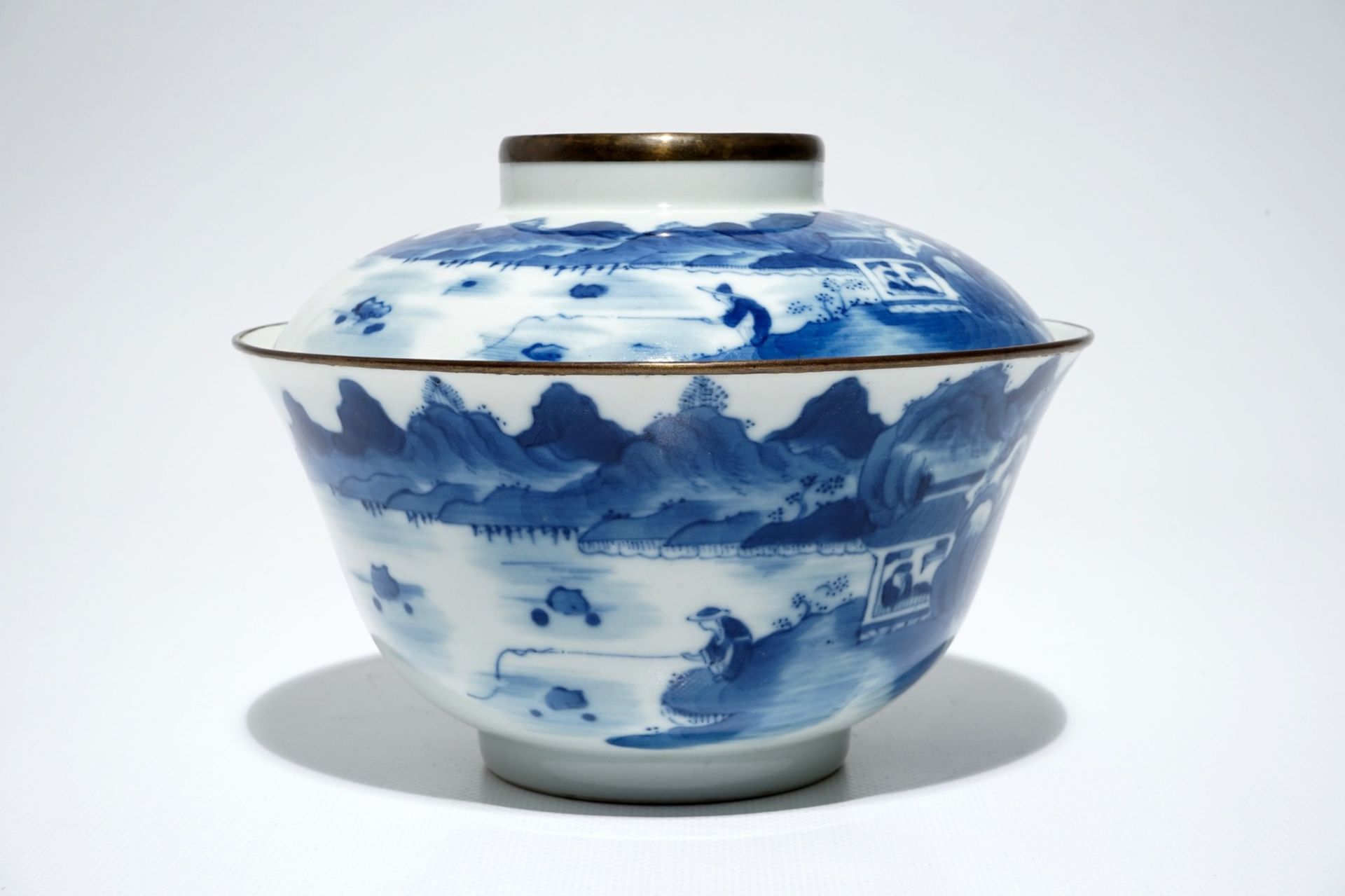 A Chinese blue & white "Bleu de Hue" covered bowl for the Vietnamese market, Xianfeng mark & period - Image 4 of 6