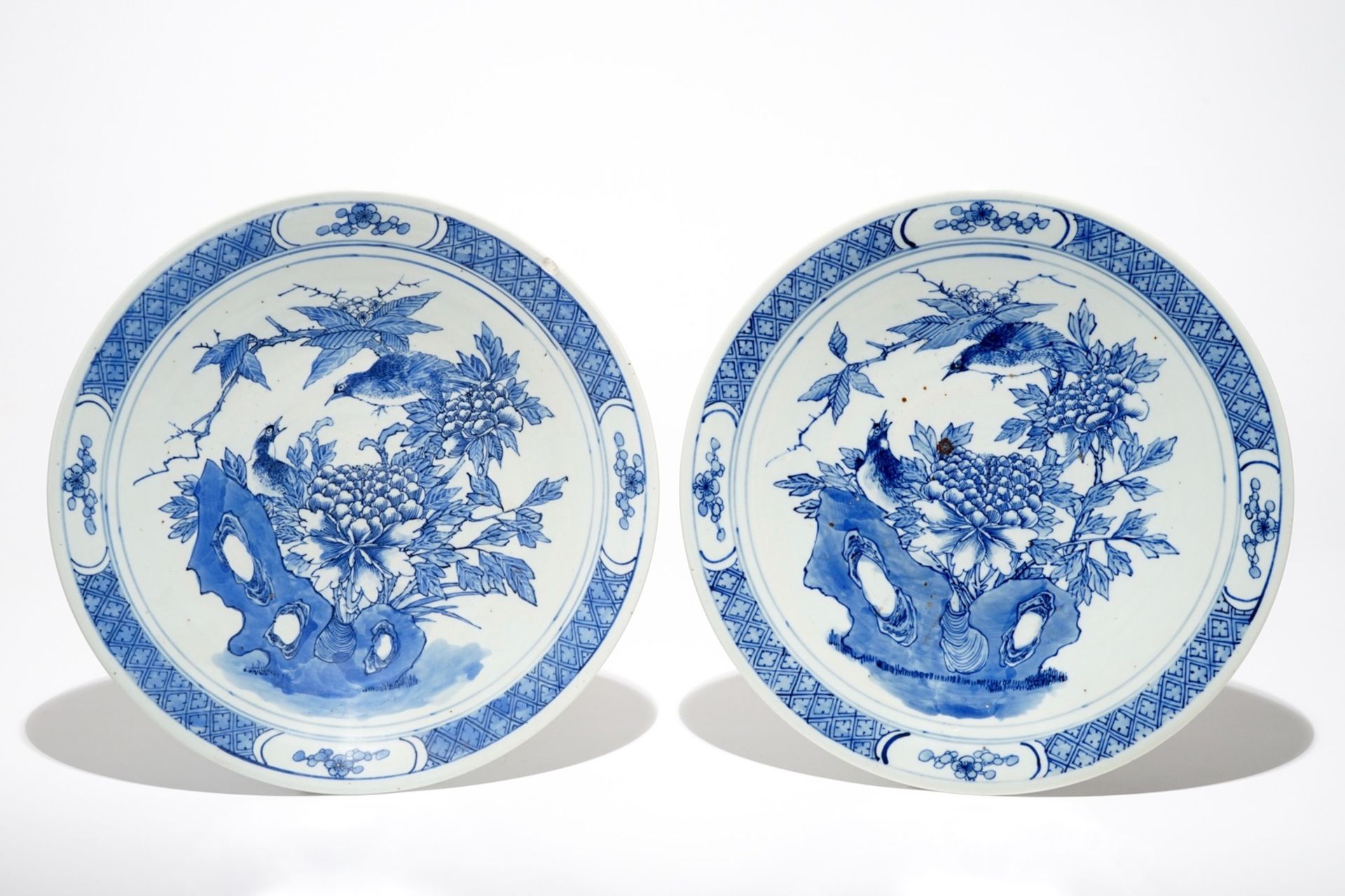 A pair of Chinese blue and white chargers with birds and an agate carving, 19/20th C. - Image 2 of 9