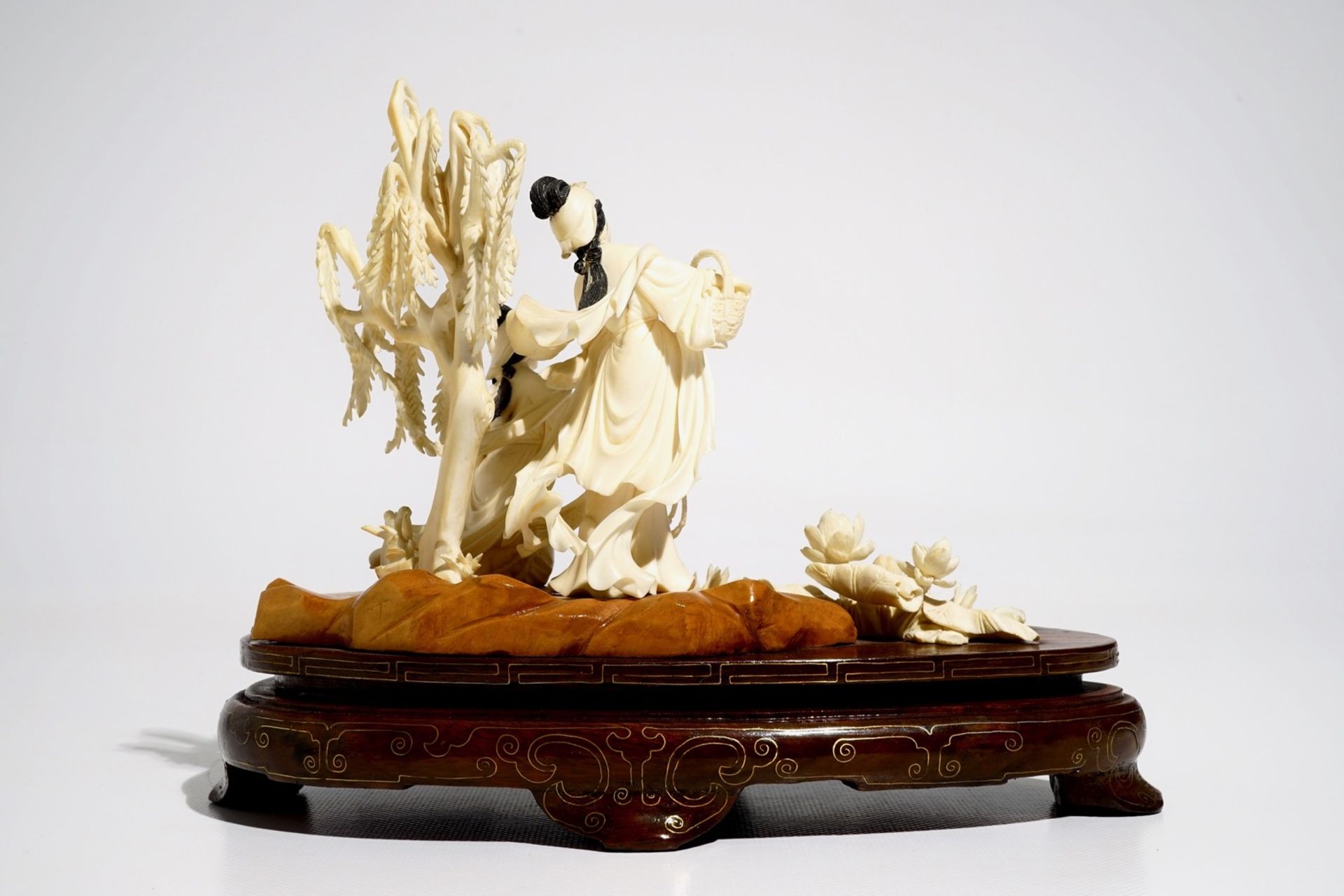 A Chinese carved ivory group of two ladies on wooden base, 2nd quarter 20th C. - Image 3 of 6