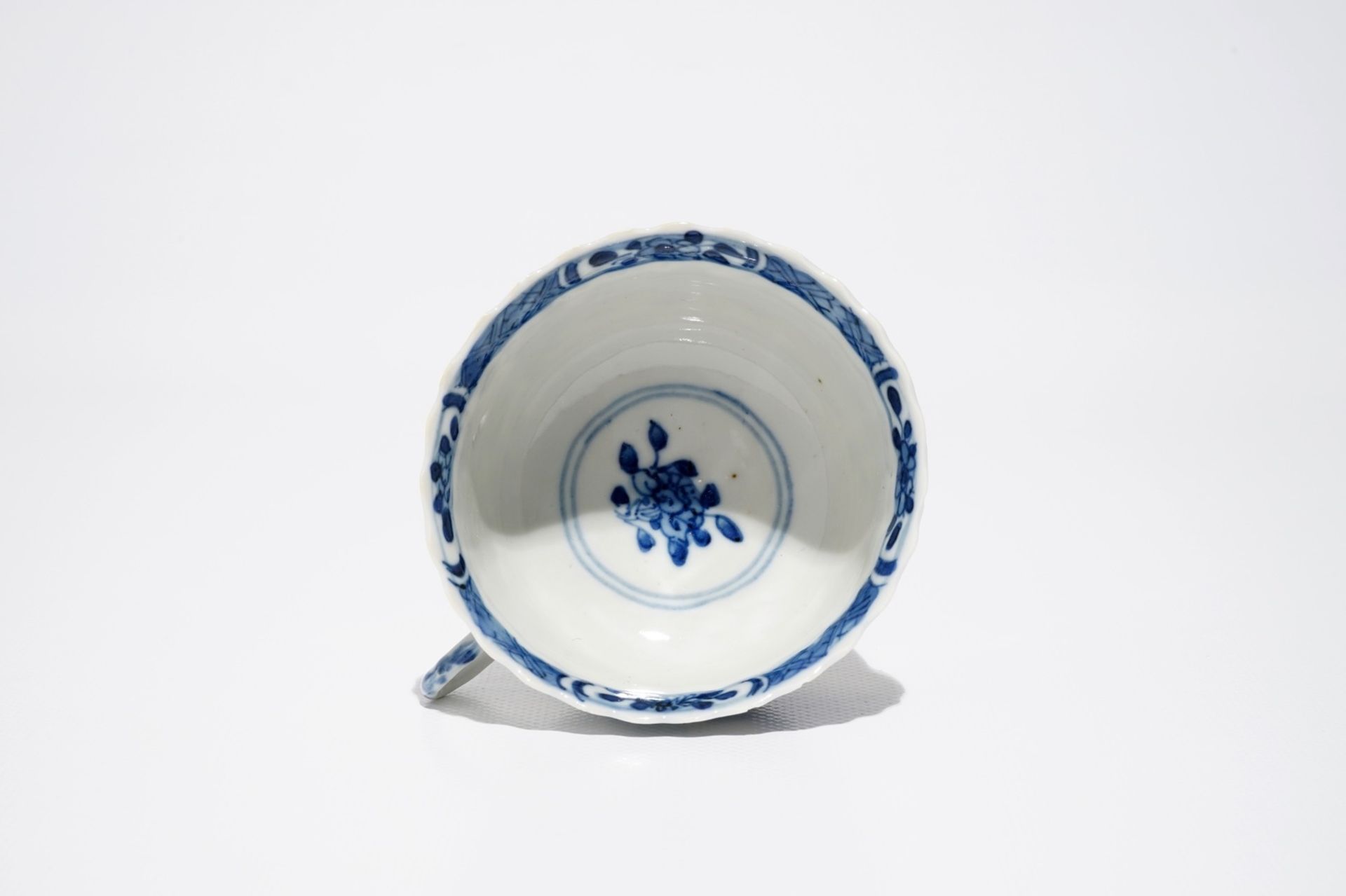 Six Chinese blue and white cups and saucers, Kangxi mark, 19th C. - Image 9 of 10