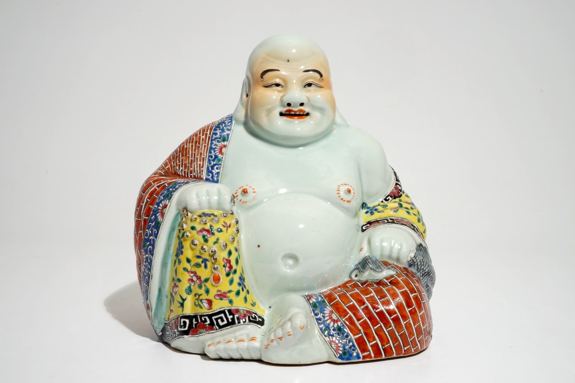 A Chinese famille rose model of Buddha, marked Wan Tong Shun Zao, Republic, 20th C.