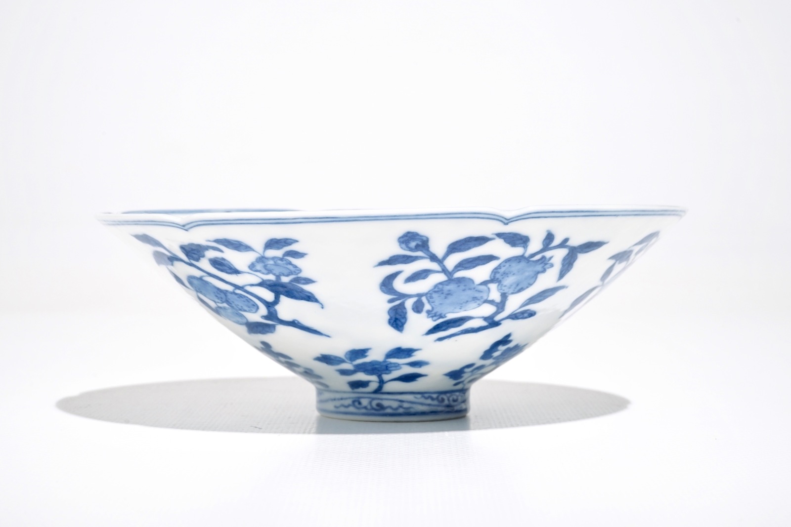 A Chinese blue and white bowl with flowers and fruits, 19th C. - Image 2 of 6