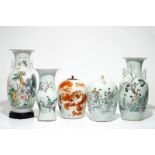 Five various Chinese famille rose vases, 19/20th C.